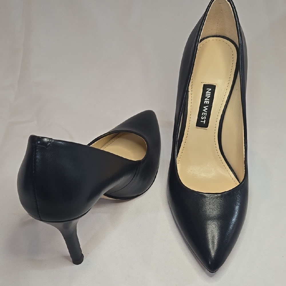 Nine West Navy Heels. Size 5.0
